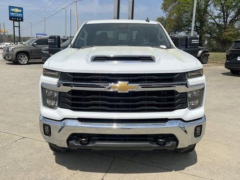 Used 2025 Chevrolet Silverado 2500 LT AWD/4WD image 2