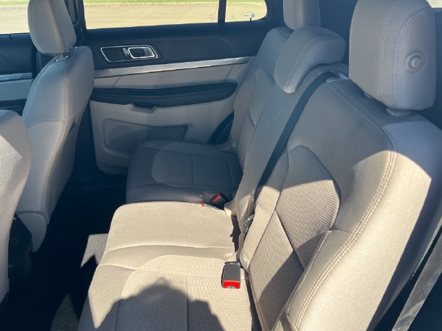 Used 2018 Ford Explorer XLT FWD image 30