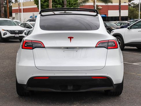 Used 2022 Tesla Model Y Performance AWD/4WD image 8