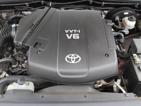 Used 2012 Toyota Tacoma 4x4 Access Cab V6 w/ SR5 Pkg image 8