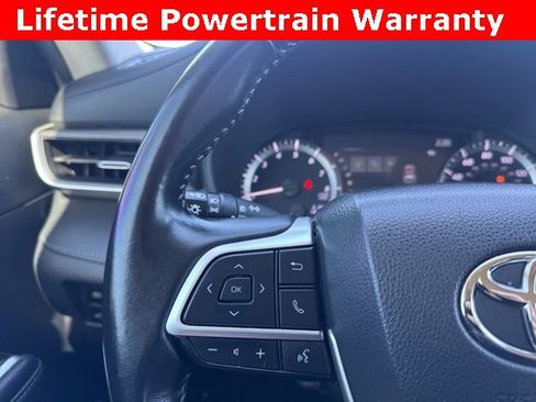 Used 2023 Toyota Highlander LE image 11