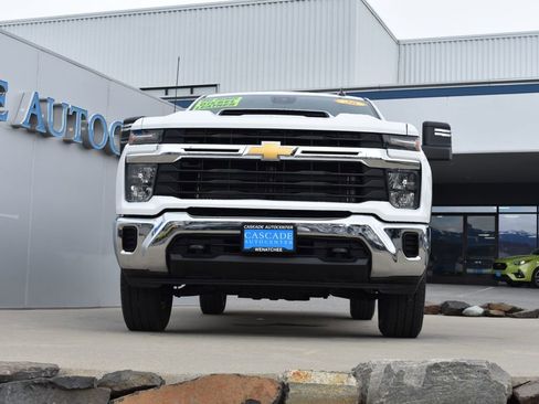Used 2026 Chevrolet Silverado 2500 LT image 2