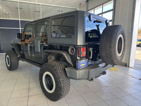 Used 2014 Jeep Wrangler Unlimited Rubicon w/ Max Tow Package image 8