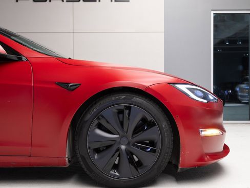 Used 2022 Tesla Model S Plaid image 11