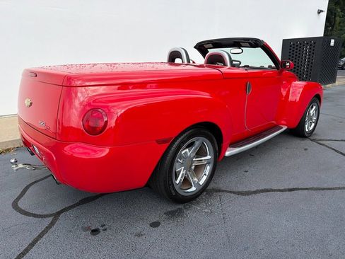 Used 2004 Chevrolet SSR w/ Preferred Equipment Group RWD image 5