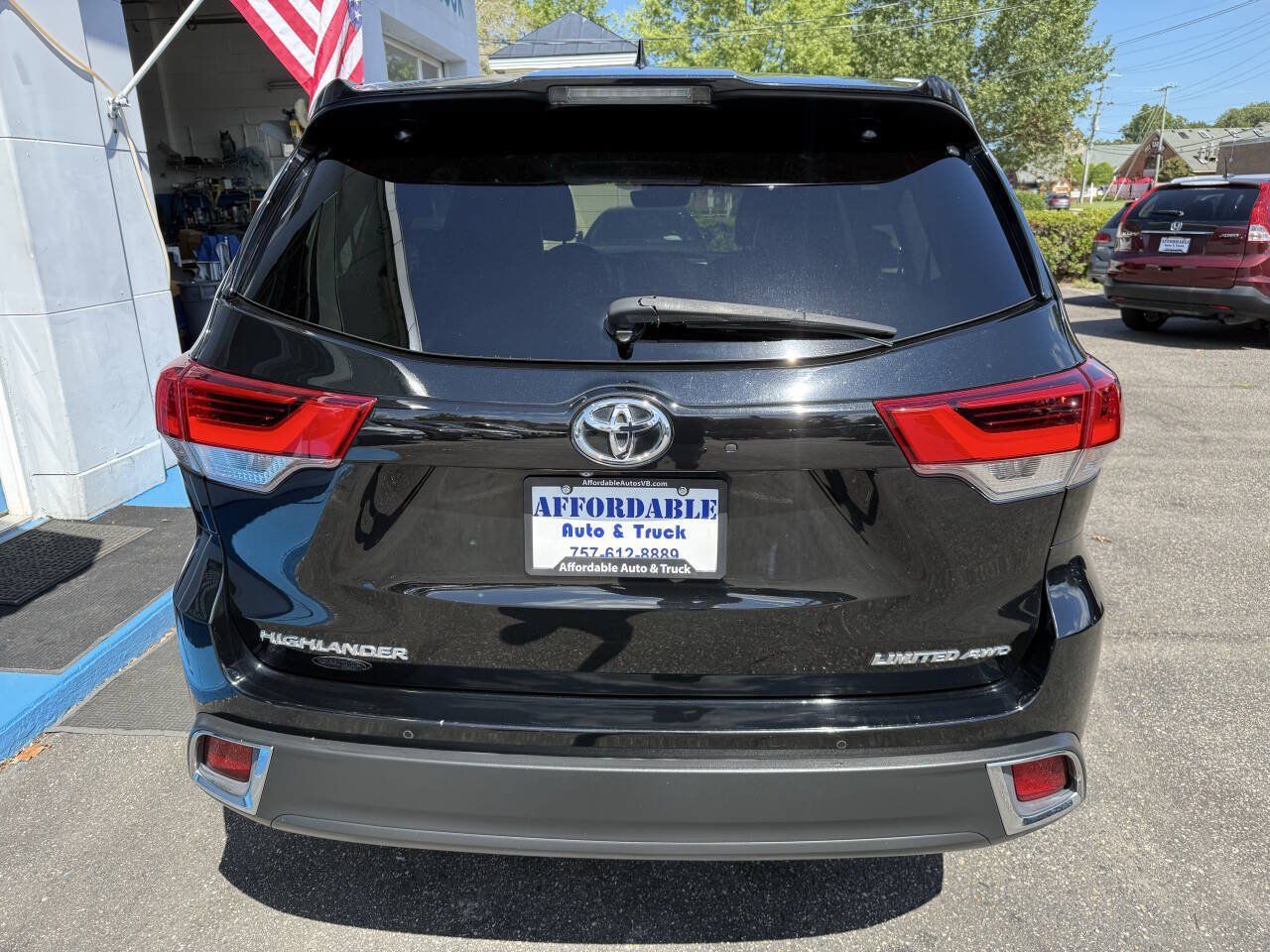Used 2017 Toyota Highlander Limited Platinum AWD/4WD image 10