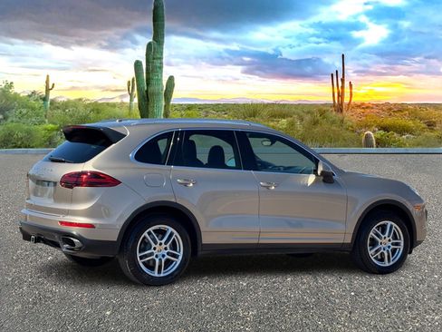 Used 2016 Porsche Cayenne image 5