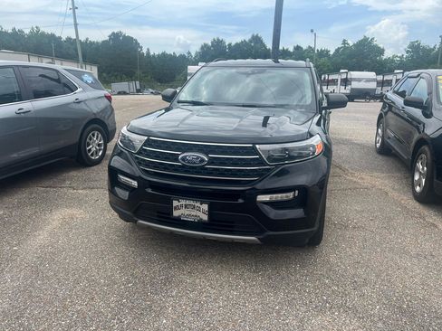 Used 2024 Ford Explorer XLT w/ Equipment Group 202A RWD image 3