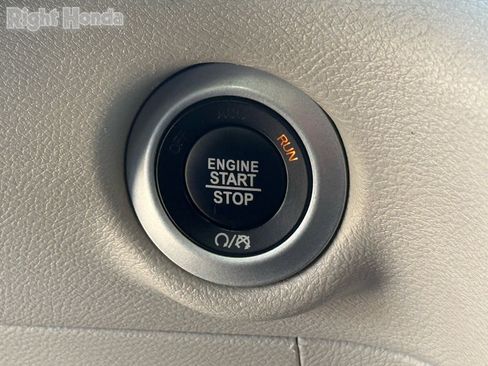 Used 2024 Chrysler Voyager LX image 24