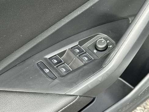 Used 2022 Volkswagen Jetta SE w/ Panoramic Sunroof Package image 13