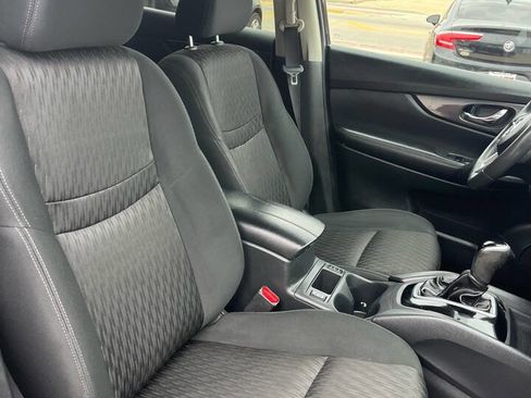 Used 2017 Nissan Rogue SV image 34