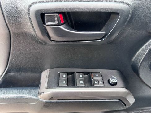 Used 2017 Toyota Tacoma SR5 w/ Tow Package image 10