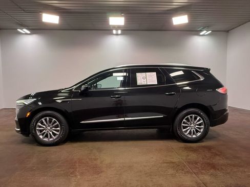 Used 2023 Buick Enclave Essence AWD/4WD image 6