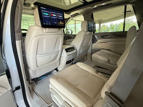 Used 2022 Cadillac Escalade Sport Platinum w/ LPO, ONYX Package AWD/4WD image 28