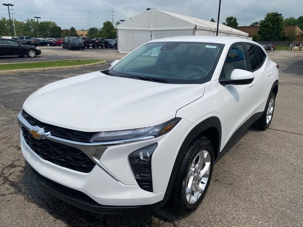 New 2026 Chevrolet Trax LS w/ LS Convenience Package FWD image 3
