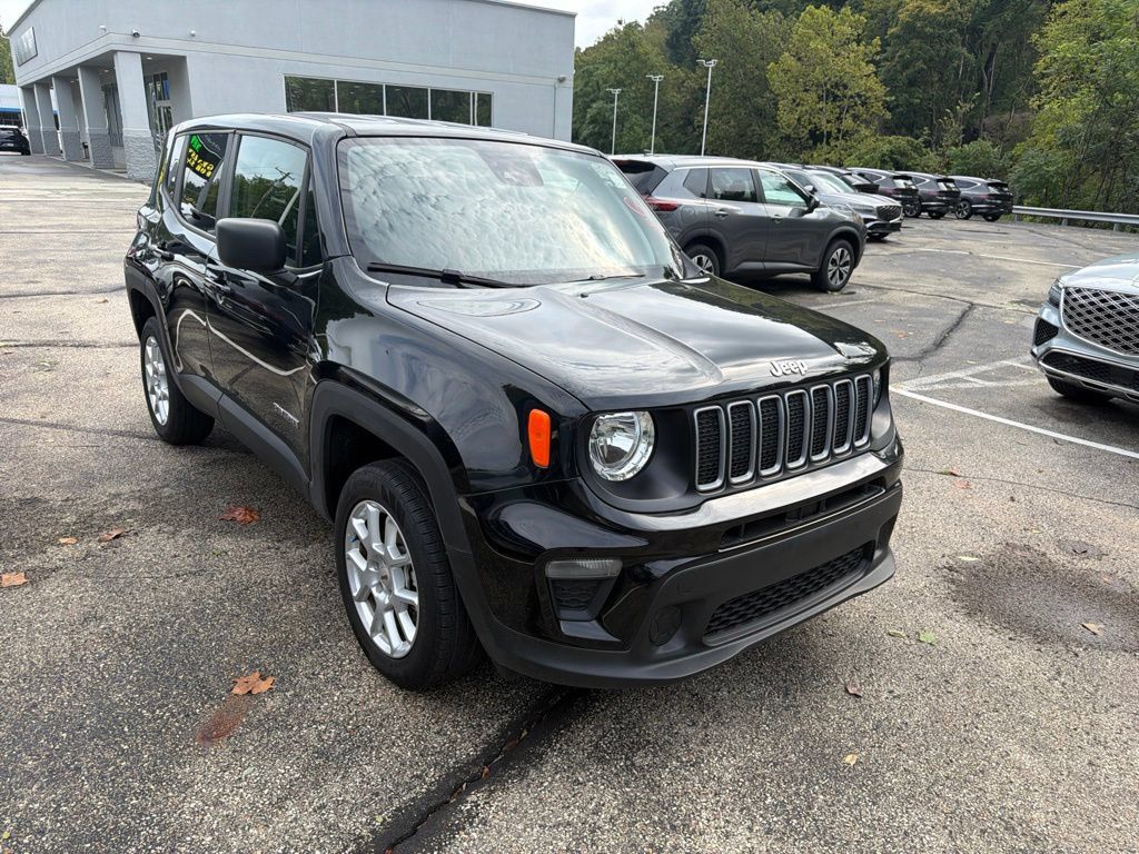 Used 2023 Jeep Renegade Latitude AWD/4WD image 7