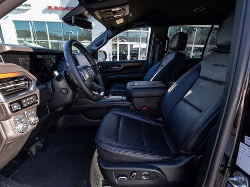 Used 2025 GMC Yukon Denali image 23