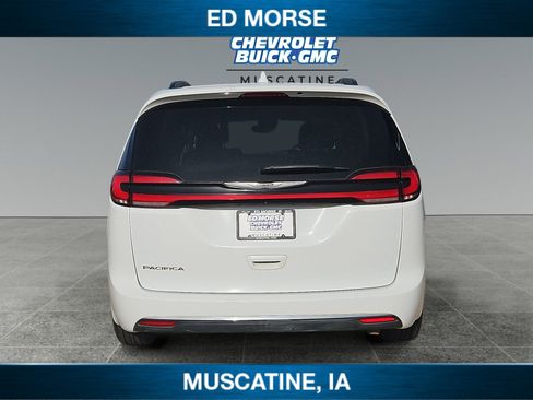 Used 2022 Chrysler Pacifica Touring-L FWD image 4