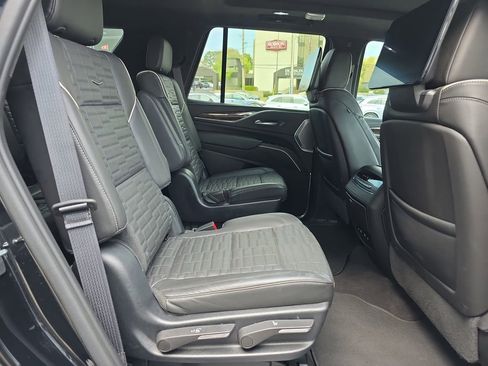 Used 2023 Cadillac Escalade Sport Platinum w/ LPO, ONYX Package image 16