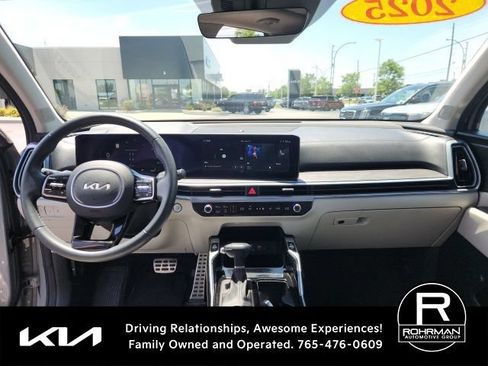 Used 2025 Kia Sorento SX AWD/4WD image 10