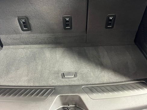 Used 2026 GMC Yukon Elevation w/ Elevation Premium Package image 32