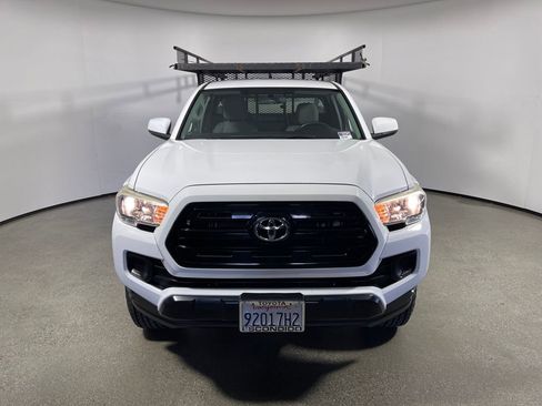 Used 2017 Toyota Tacoma SR w/ SR Convenience Package image 8