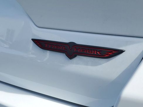 Used 2022 Jeep Grand Cherokee Trailhawk w/ Luxury Tech Group III image 8