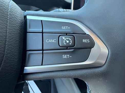 Used 2022 Jeep Compass Latitude AWD/4WD image 19