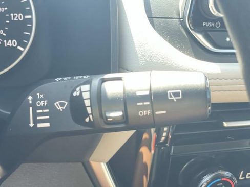 Used 2022 Nissan Rogue SV AWD/4WD image 17