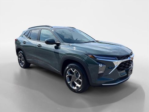 New 2026 Chevrolet Trax LT w/ LT Convenience Package FWD image 7