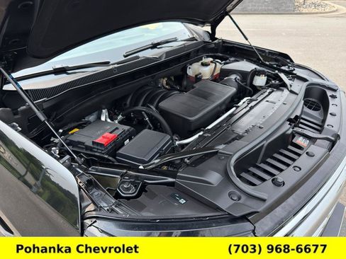 Used 2025 Chevrolet Suburban LT w/ Comfort Package AWD/4WD image 30