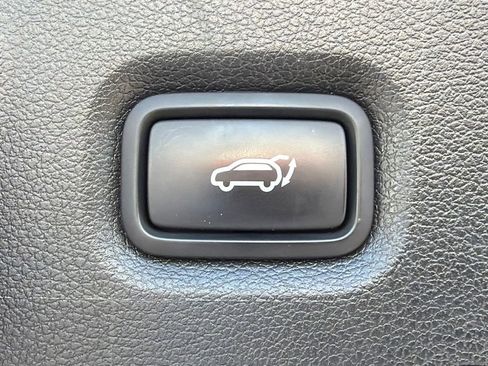 Used 2022 Hyundai Santa Fe SEL w/ Convenience Package FWD image 19