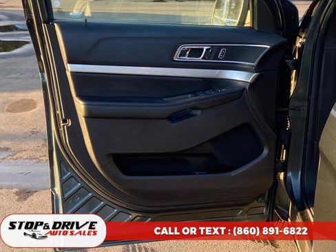 Used 2016 Ford Explorer XLT w/ Class II Trailer Tow Package image 10