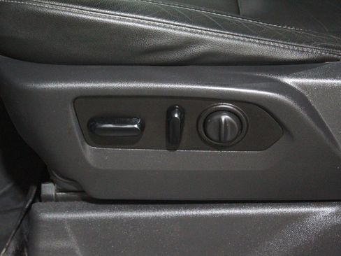 Used 2020 Chevrolet Silverado 1500 RST w/ Texas Edition image 5