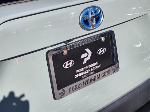 Used 2020 Toyota RAV4 XLE image 7