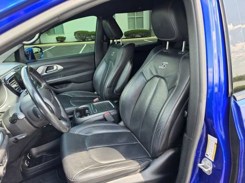 Used 2018 Chrysler Pacifica Touring-L Plus w/ S Appearance Package FWD image 24