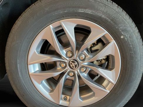 Certified 2025 Toyota Sienna XLE FWD image 41