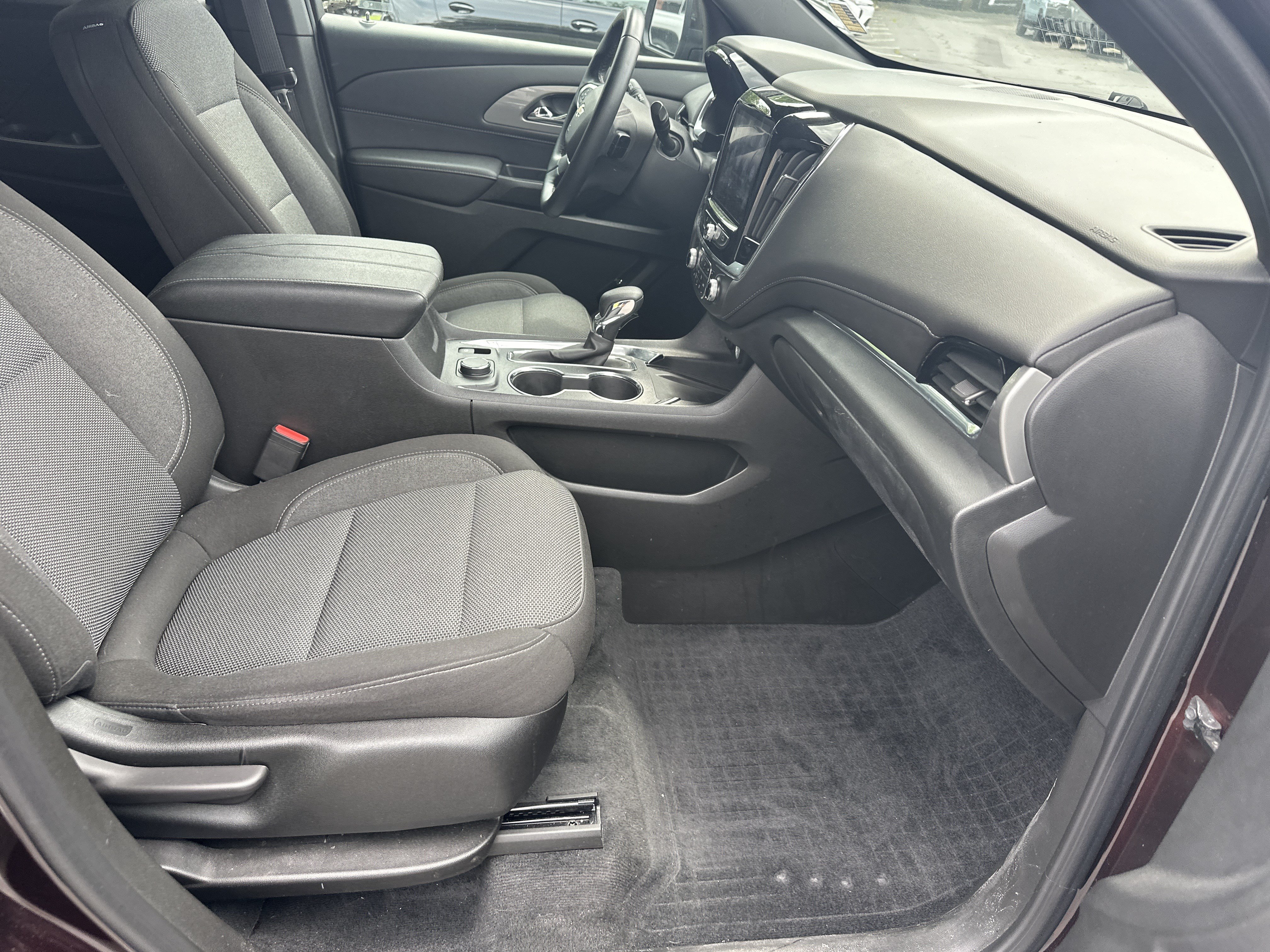 Used 2023 Chevrolet Traverse LT FWD image 23