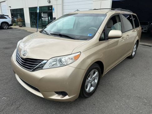 Used 2011 Toyota Sienna LE FWD image 5