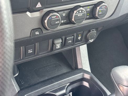Used 2022 Toyota Tacoma TRD Off-Road RWD image 18
