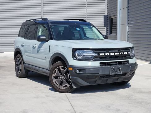 Used 2021 Ford Bronco Sport Outer Banks w/ Outer Banks Package AWD/4WD image 2