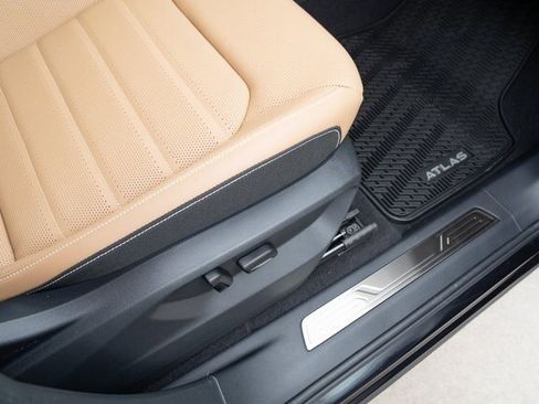 New 2026 Volkswagen Atlas Cross Sport SEL R-Line image 45