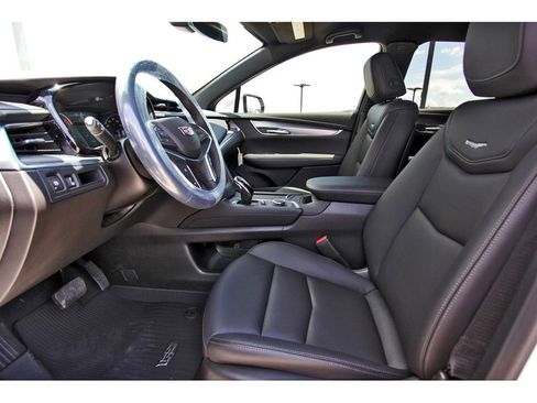 New 2025 Cadillac XT5 Luxury image 6