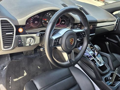 Certified 2023 Porsche Cayenne Coupe AWD/4WD image 11