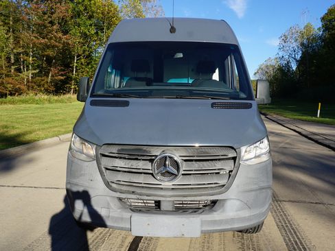 Used 2019 Mercedes-Benz Sprinter 144 image 8