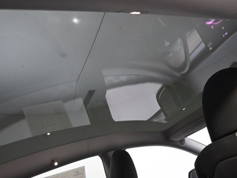 Used 2023 Tesla Model Y Performance image 17