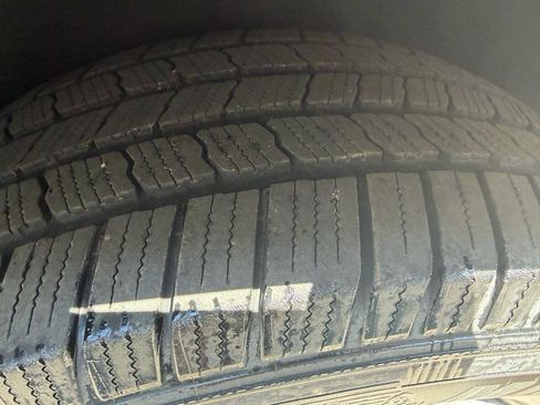Used 2013 Jeep Grand Cherokee Overland w/ Advance Technology Group AWD/4WD image 17