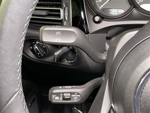 Used 2025 Porsche Macan image 45