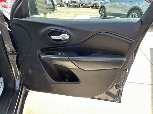 Used 2015 Jeep Cherokee Limited AWD/4WD image 16