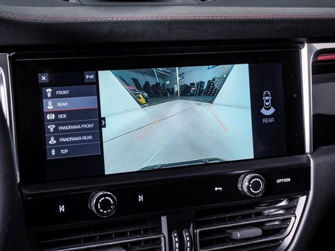 Certified 2025 Porsche Macan image 23